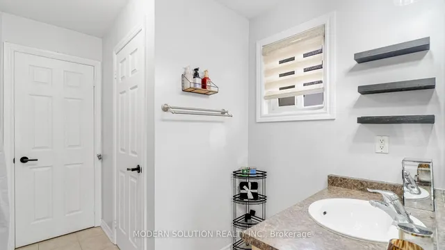 Additional image 24 of 31 Silver Willow Tr