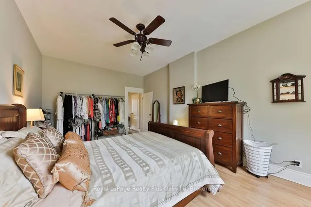 Additional image 23 of 14 Hatt St