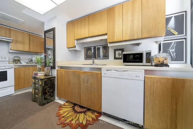 Additional image 9 of 55 Harbour Sq Unit 1617