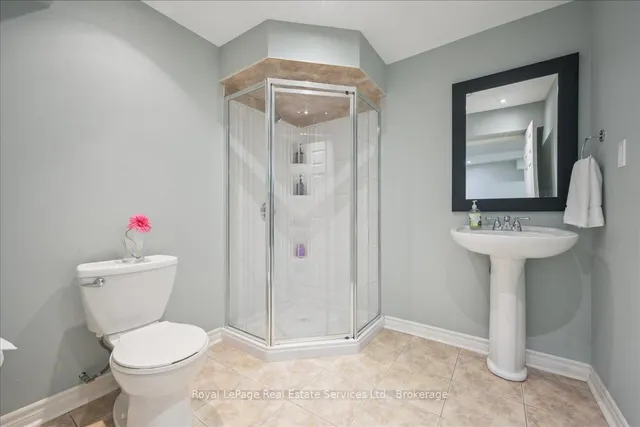 Additional image 35 of 4737 Deforest Cres