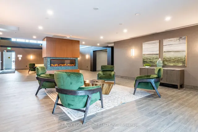 Additional image 21 of 450 Dundas St Unit 421