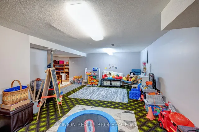 Additional image 17 of 24 Benlamond Ave