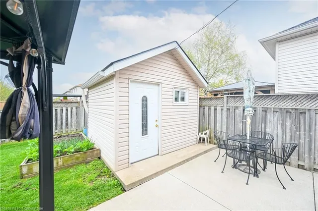 Additional image 29 of 21 Holyoake Dr