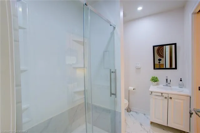 Additional image 8 of 82 Uxbridge Ave