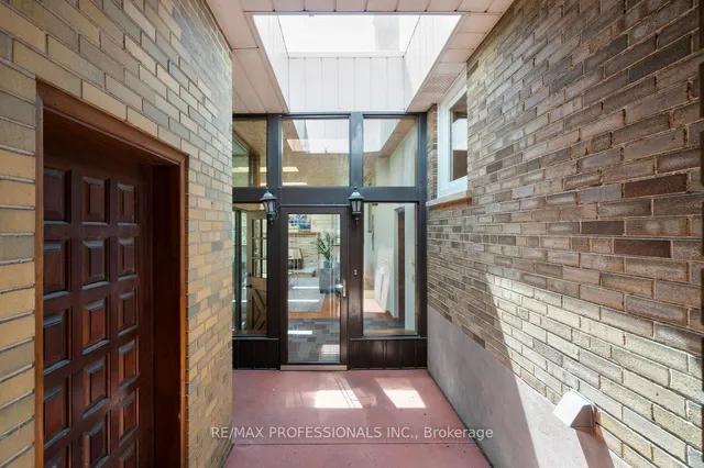 Additional image 33 of 33 Heathrow Dr