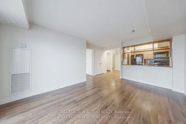 Additional image 10 of 125 Village Green Sq Unit 706