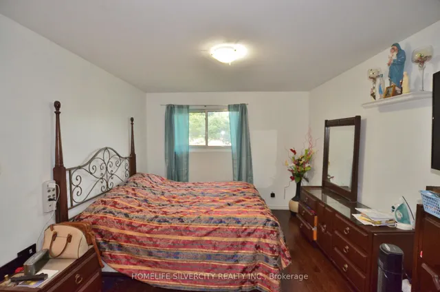 Additional image 27 of 35 Geneva Cres