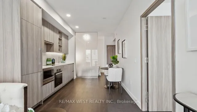 95 Mcmahon Dr Unit 1607