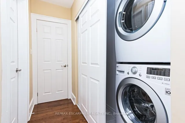 Additional image 22 of 362 John St Unit 4