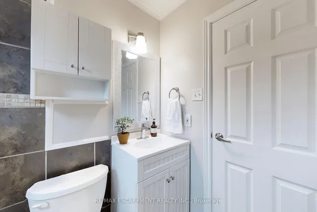 Additional image 24 of 37 Salem Ave