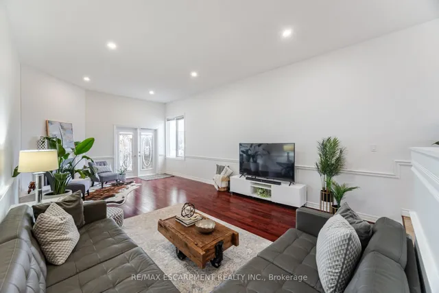 Additional image 28 of 31 Ingrid Crt