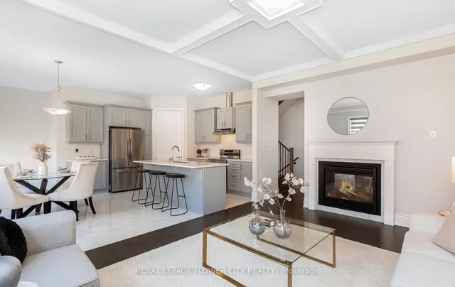 Additional image 13 of 25 Icon St