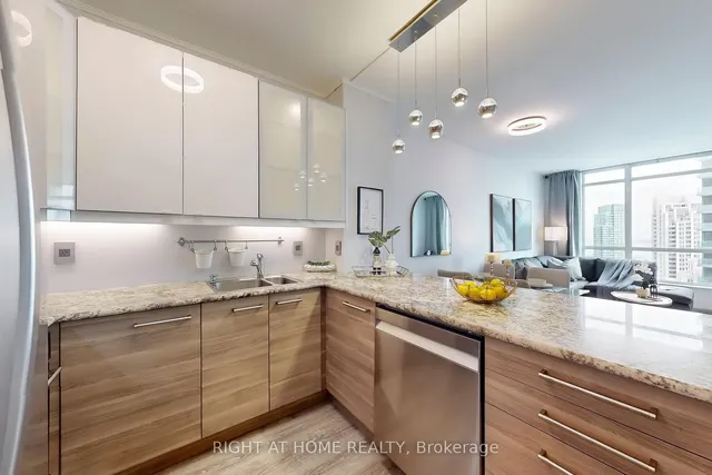 Additional image 5 of 219 Fort York Blvd Unit 2205