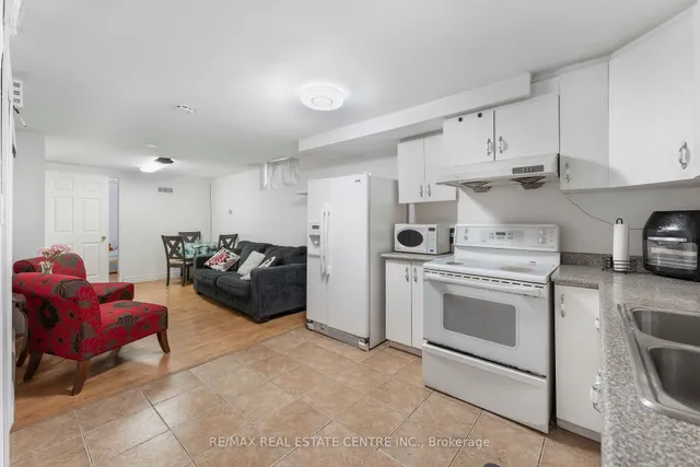 Additional image 35 of 44 Abelard Ave