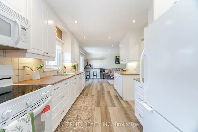 Additional image 15 of 35 Lower Canada Cres