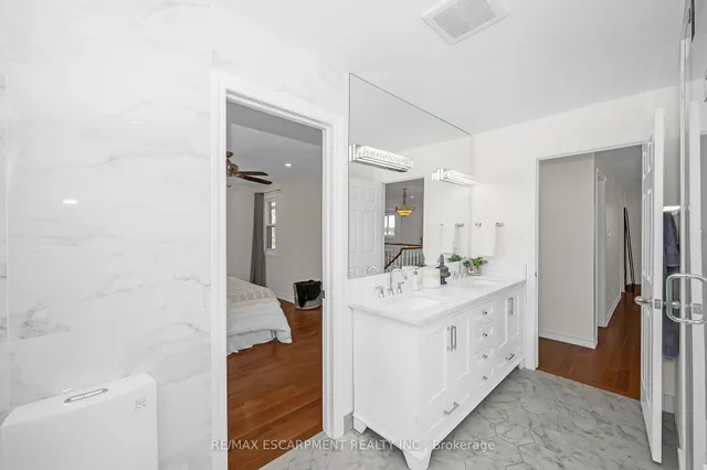 Additional image 26 of 2728 Guilford Cres