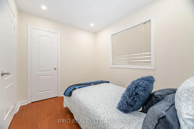 Additional image 33 of 803 Khan Cres