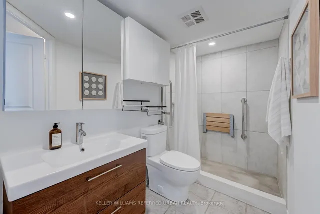 Additional image 12 of 140 Bathurst St Unit 703