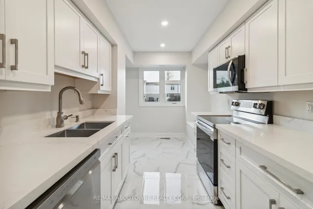 Additional image 20 of 16 Jasmine Sq