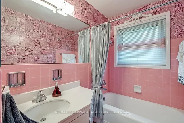 Additional image 22 of 327 Strathcona Dr