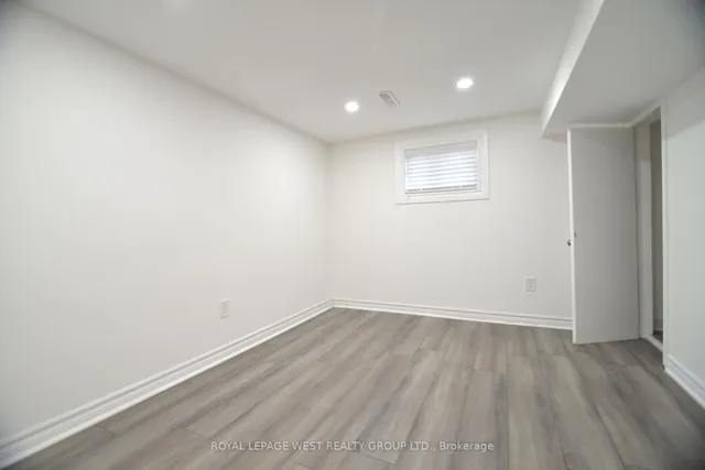 Additional image 32 of 905 Islington Ave