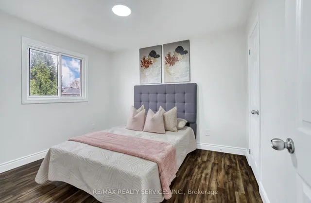 Additional image 24 of 8 Luminous Crt