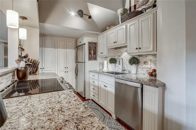 Additional image 12 of 50 MAIN St Unit 301