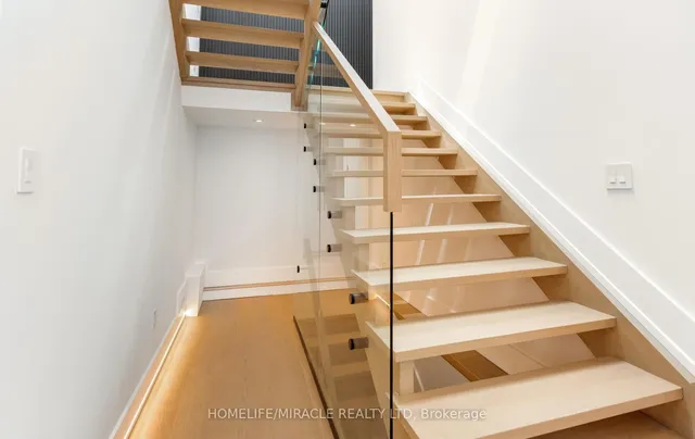 Additional image 31 of 55 Adanac Dr