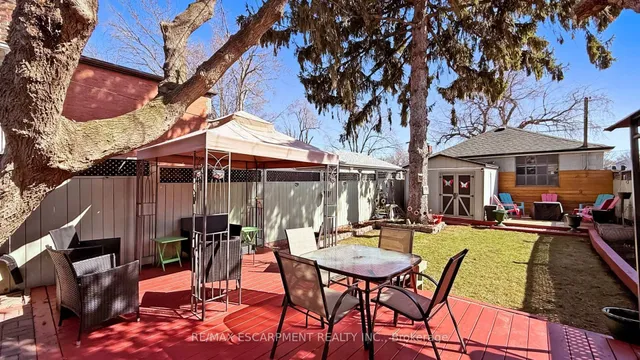 Additional image 39 of 527 Victoria Park Ave