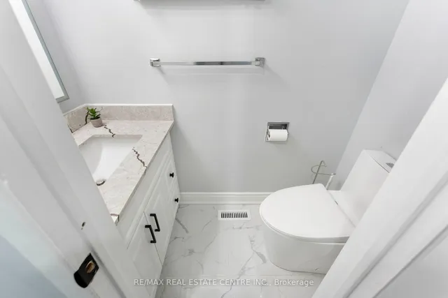 Additional image 19 of 44 Abelard Ave