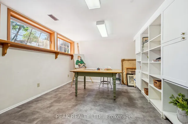 Additional image 32 of 61 Larkspur Cres