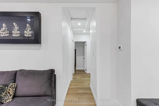 Additional image 23 of 292 Woodward Ave