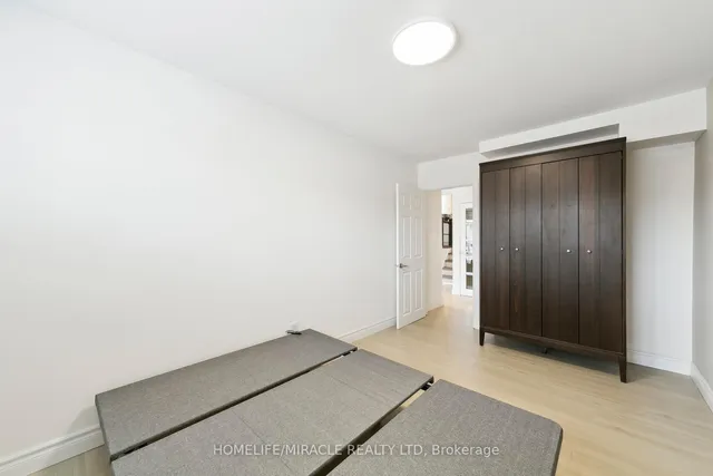 Additional image 38 of 1612 Wavell Cres