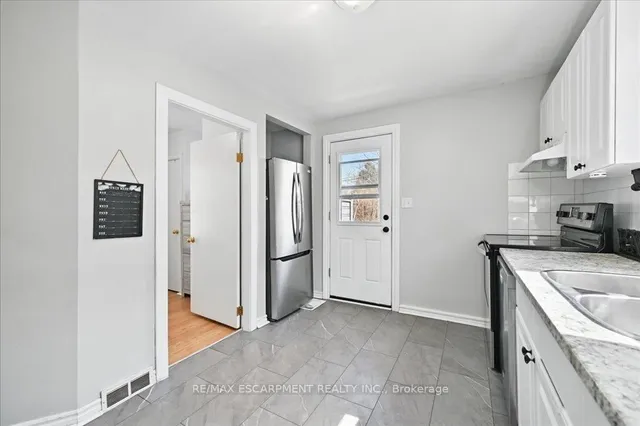 Additional image 12 of 142 Julian Ave