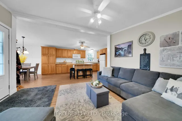 Additional image 11 of 23 MacPherson Cres