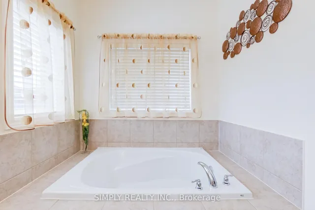 Additional image 31 of 45 Humberstone Cres