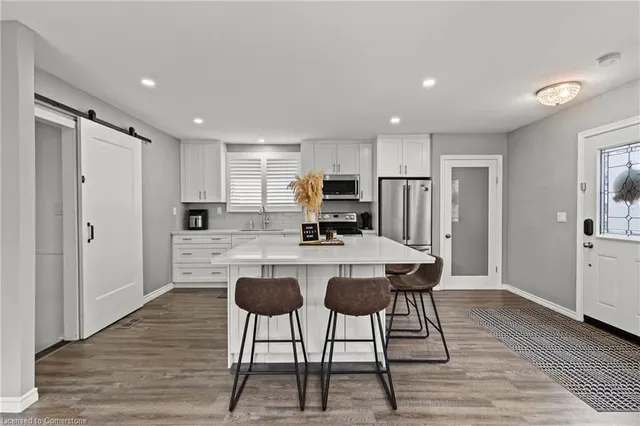 Additional image 6 of 3 Electra Crt