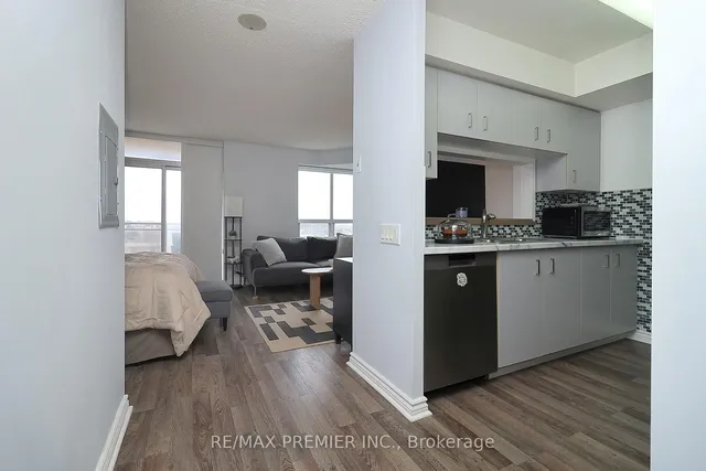 Additional image 4 of 650 Lawrence Ave Unit 721