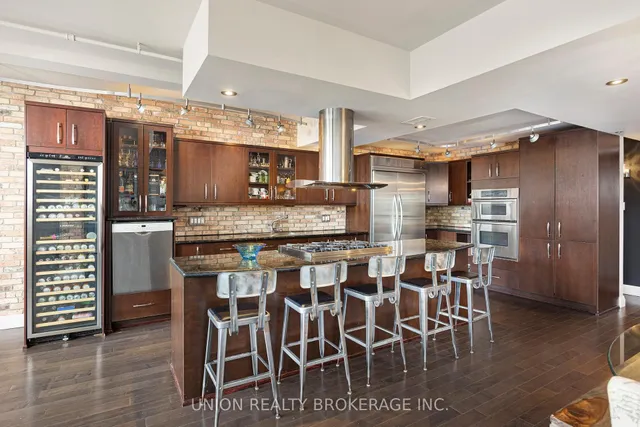 Additional image 7 of 1852 Queen St Unit 303