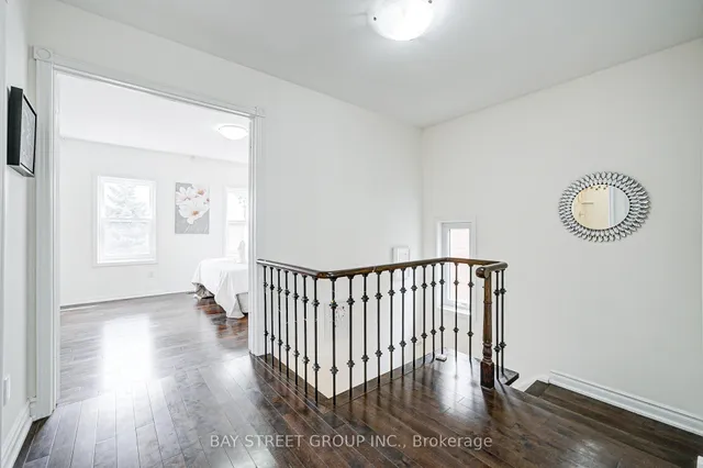 Additional image 11 of 102 Mossbrook Cres