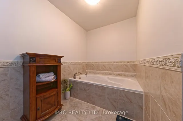 Additional image 29 of 40 Stornwood Crt