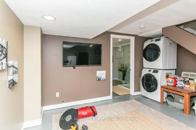 Additional image 30 of 235 Fergus Ave