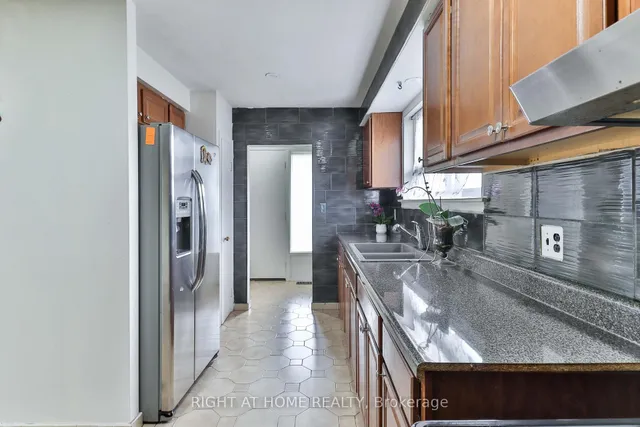 Additional image 13 of 14 Midden Cres