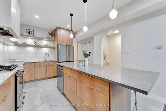 Additional image 4 of 555 King St Unit 303