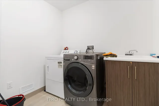 Additional image 34 of 486 Bergamot Ave