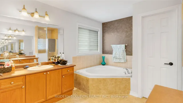 Additional image 32 of 31 Silver Willow Tr