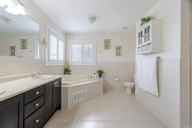 Additional image 21 of 18 Armani Lane