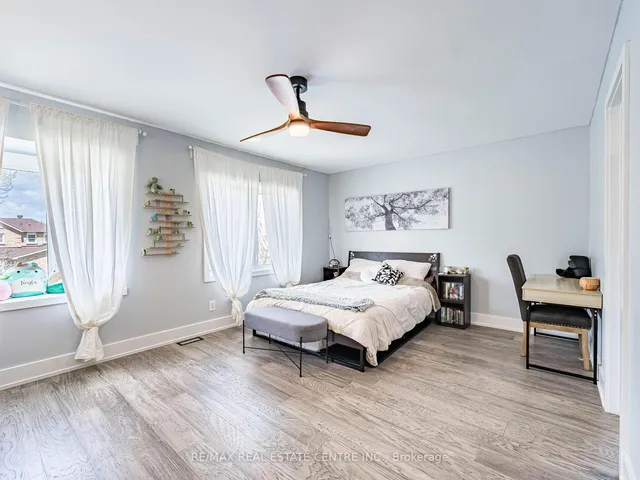 Additional image 37 of 302 Leacock Ave