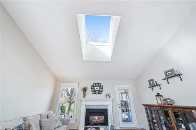 Additional image 8 of 5 Quinte Cres Unit 2