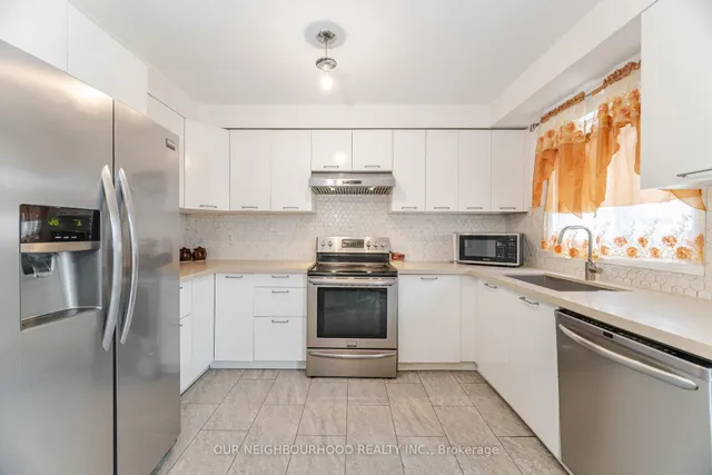 Additional image 12 of 71 Giraffe Ave